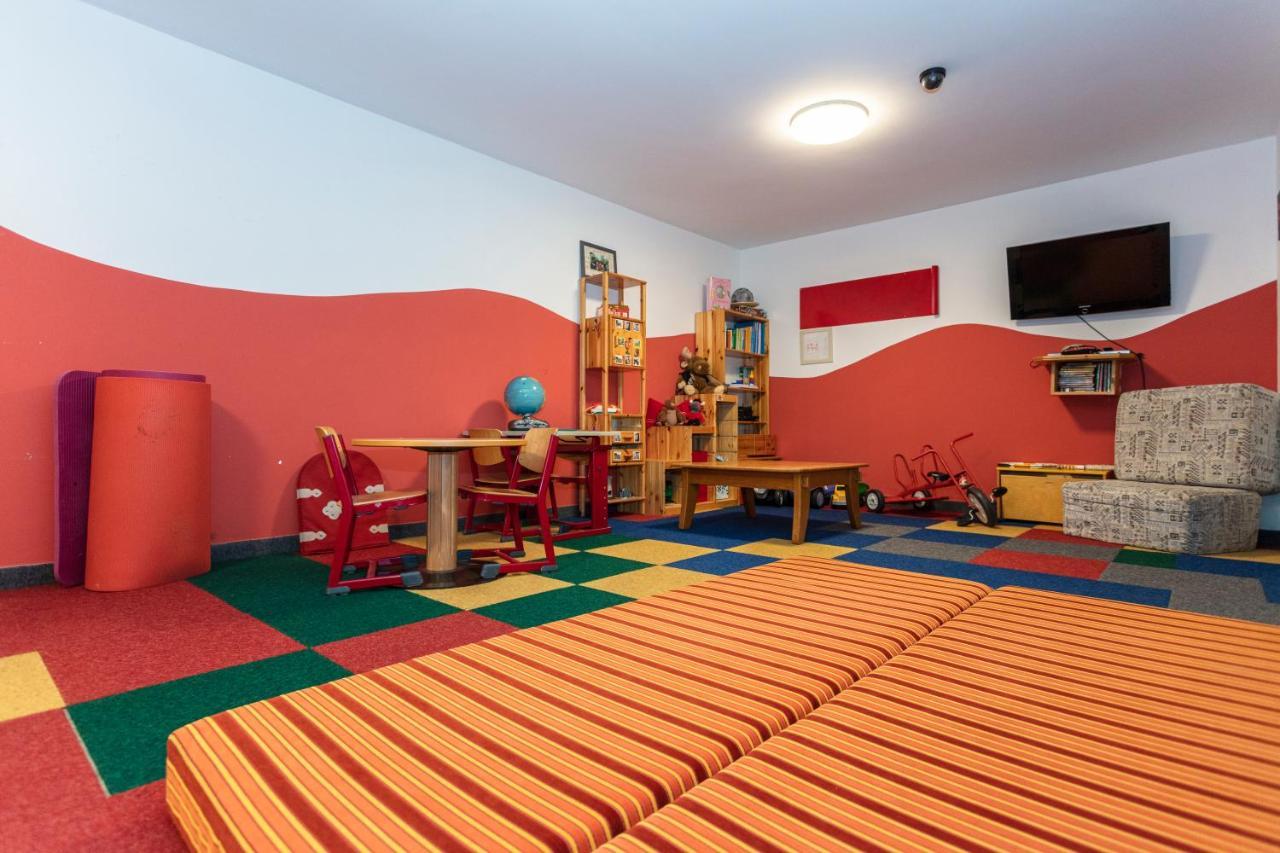 Klawunn Hotel & Apartement Капрун Екстериор снимка